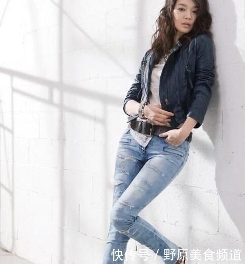 小蛮|光彩照人的牛仔裤美女,穿出迷人小蛮腰