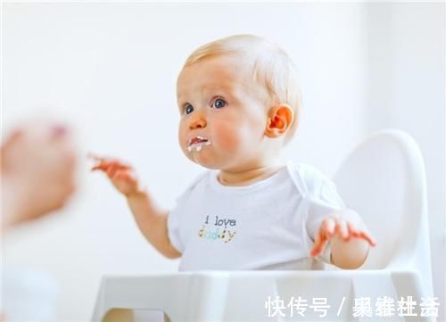 习惯期|宝宝吃手，妈妈要拒绝吗？宝宝吃手的4个阶段，应对方法大不同