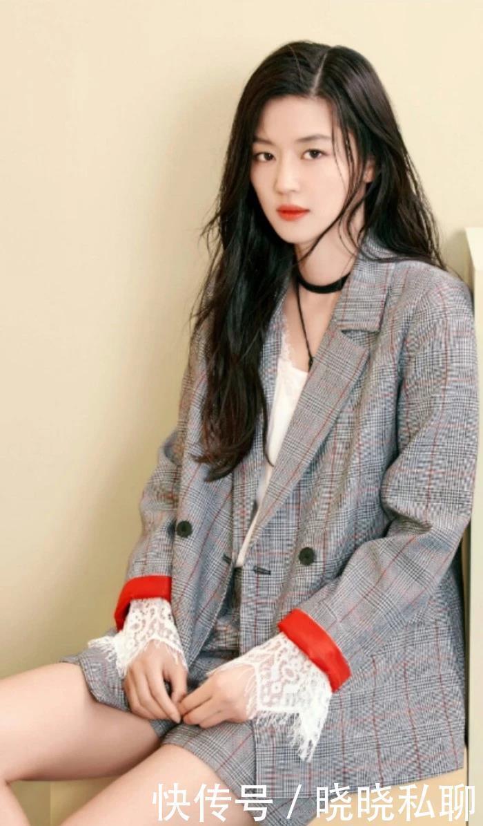 内扣|圆脸女生别乱剪头发,冬天适合留这4种发型,时髦还显脸小!