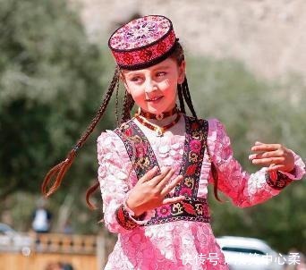 历史|让人敬佩的民族兄弟,他们蓝眼睛,说外国语,却时刻守卫祖国边疆!