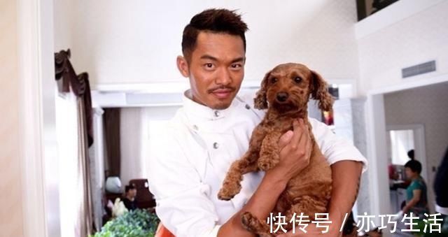 参观林丹一家人住的豪宅,妻子有个专用练舞房,足见林丹有多疼她