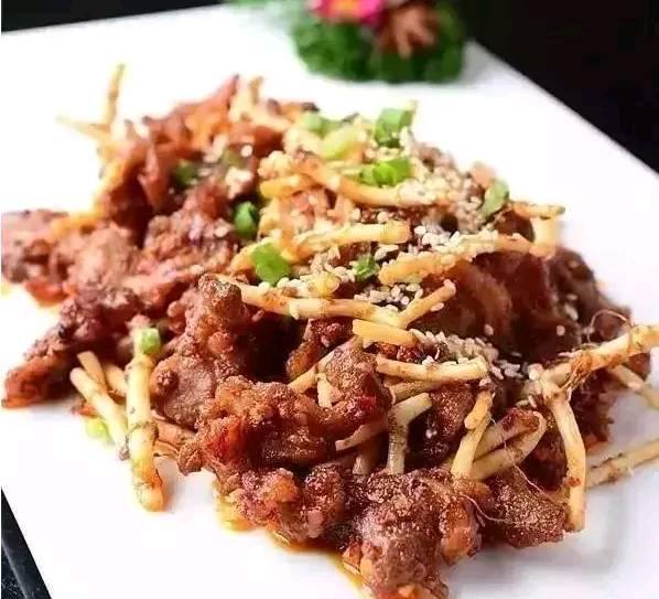 几道满满都是家常的味道,闻着就很香诱人,味道很鲜美非常下饭