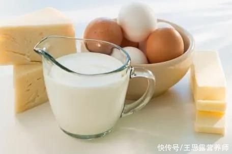 牛奶中|牛奶的作用有哪些？早晚一杯奶，身体更健康