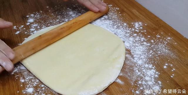 小零食|面粉这样做太神奇了,加3个鸡蛋,个个焦脆香甜,一口一个真过瘾