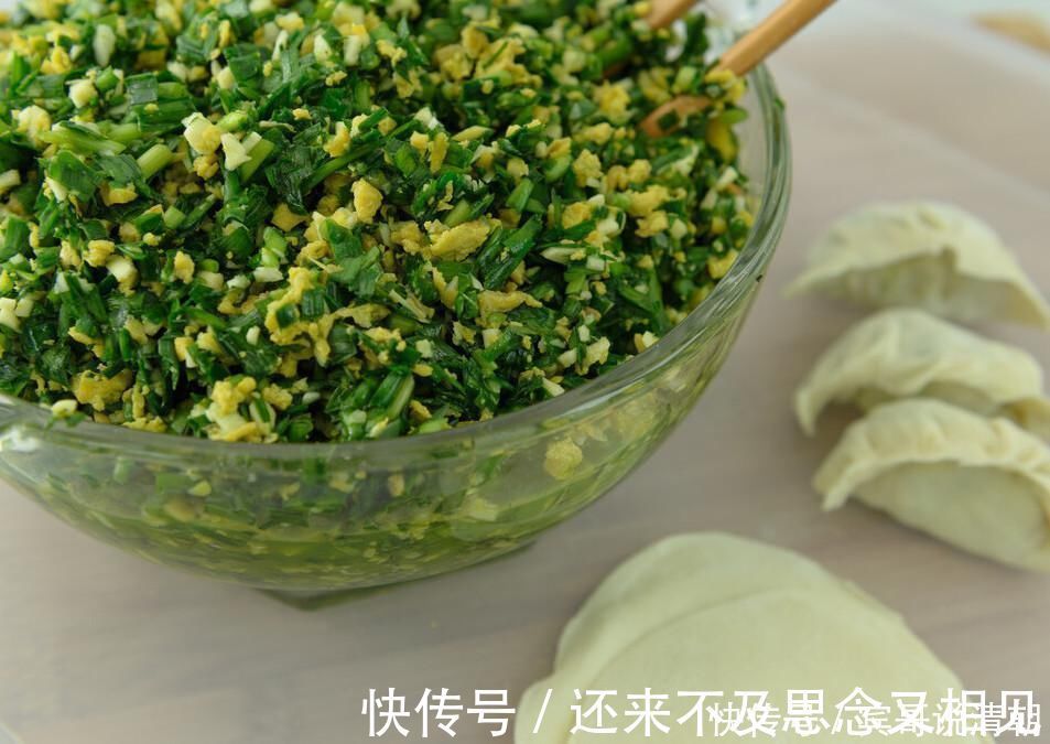爽口|调韭菜鸡蛋馅,无需太多香料,3样就够了,包出来的饺子鲜香爽口