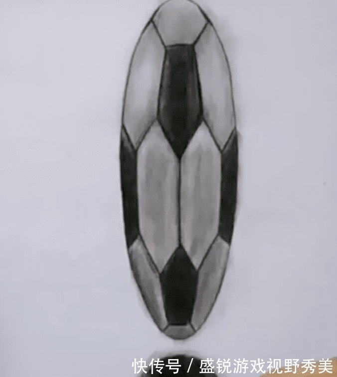 足球&美术生把足球画成乌龟,把画纸旋转180°后,眼前一亮效果炸裂啊