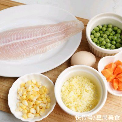 豌豆|把全家人征服的芝士拉丝鱼肉饼,好吃到过分