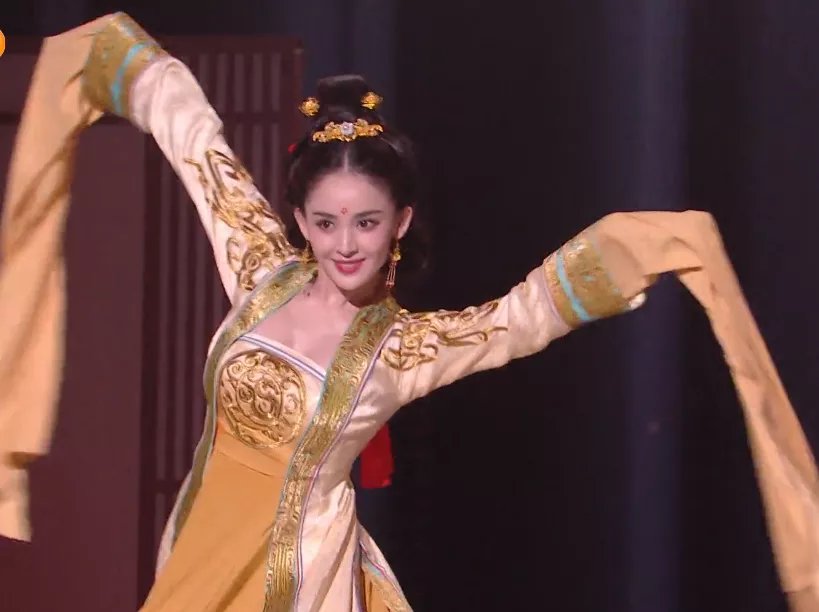 晚会|817晚会油腻腻，张萌如白馒头，晓明竟伤害力最小，娜扎真别主持