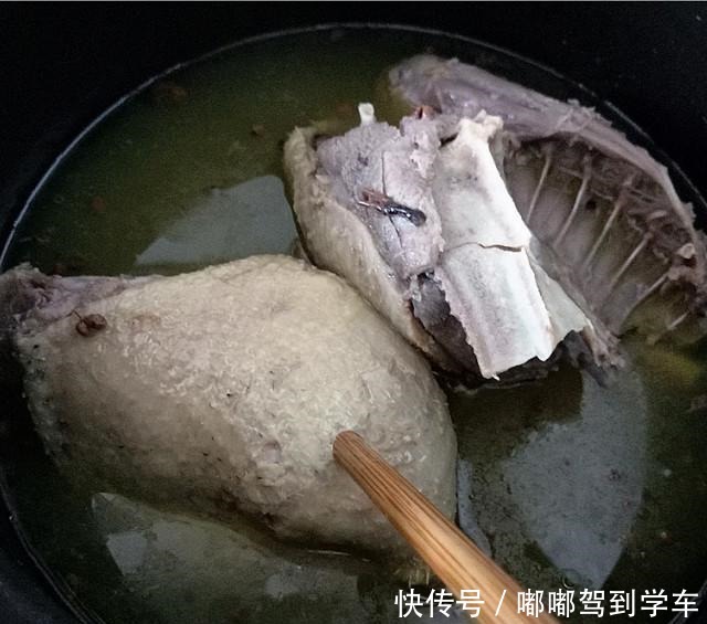 简易盐水鸭，用电饭煲煮的，不用看火，真方便
