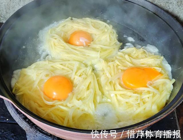 朋友说|1个土豆3个蛋，教你做快手早餐，5分钟出锅，香软酥脆