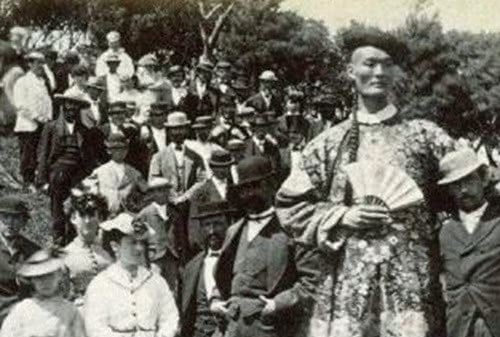 姚明|他是晚清第一巨人，比姚明还高90cm，1岁就能站着吃饭，还娶了外国美女