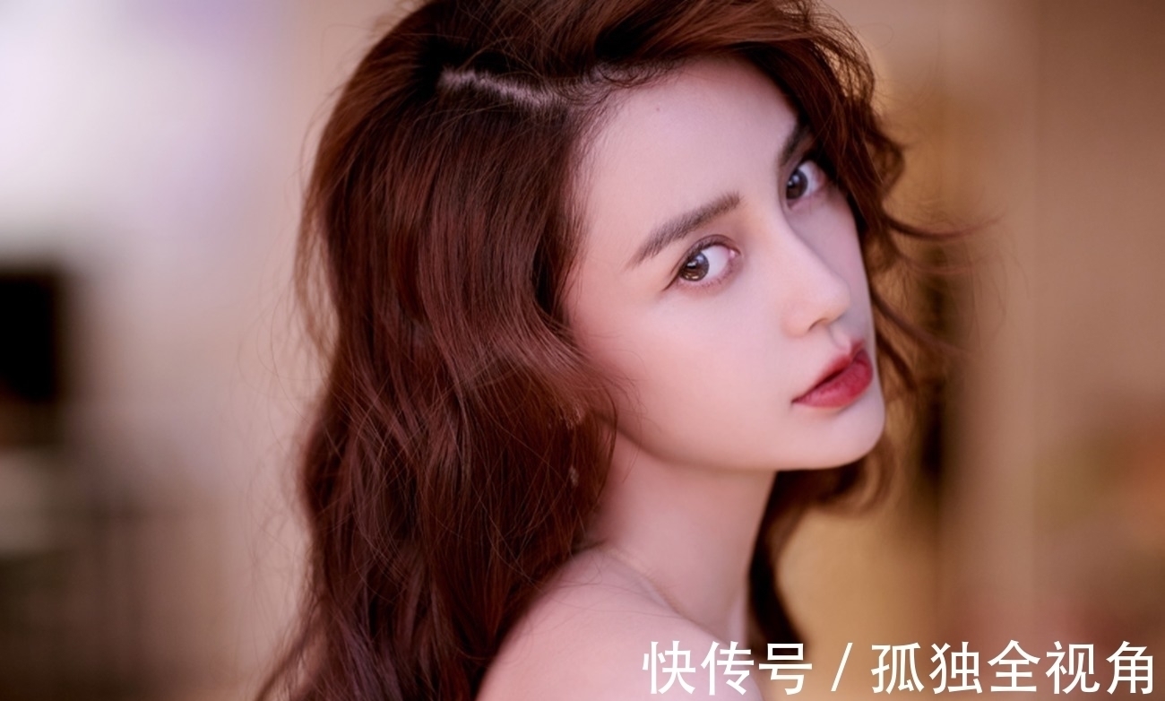 杨颖早期的演技,虽然有争议,还是比较自然的