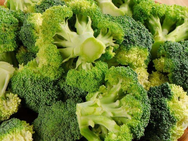 蔬菜|不焯水不能吃的四种蔬菜，很多人不懂，不仅会有结石，还会中毒！