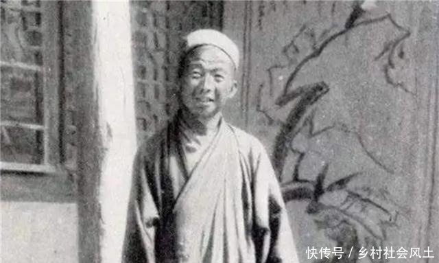 三次寻求帮助后,他把经文卖给了外国,余秋雨批评他是历史罪人