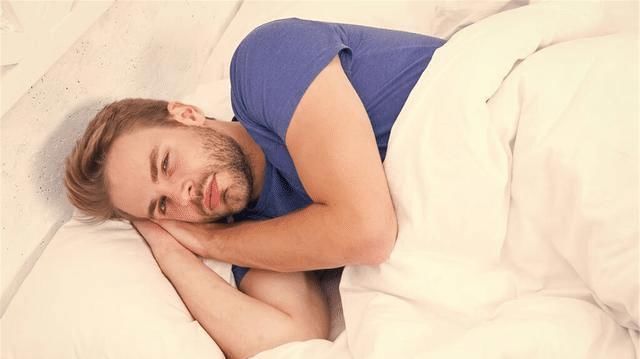 上起床后出现5种情况,或在警告你肝脏早已“伤痕累累”