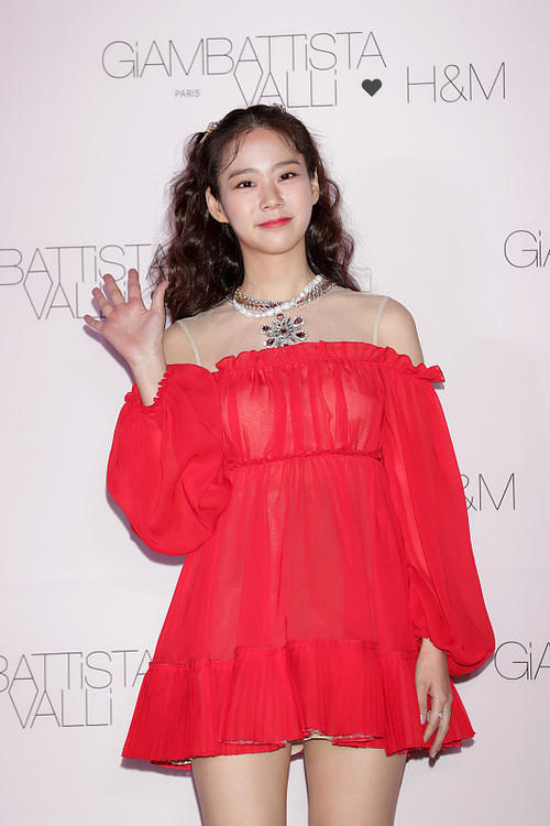 羊毛卷显头大？半扎起来就好了，俏皮甜美又有韵味，很美