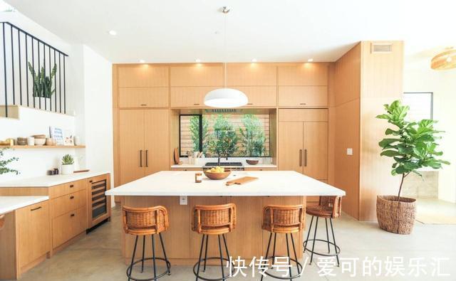 别墅|这就是别墅的优势,门前20㎡院子,二楼又是大露台,被太多人羡慕