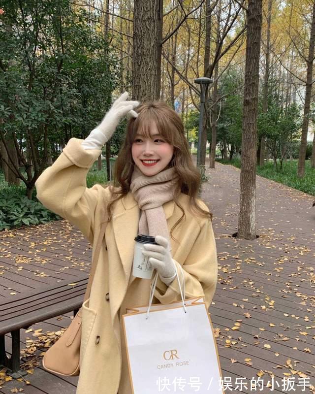 大衣服 秋冬大衣内搭选什么才好看，记住几个搭配技巧，让你变成大美女