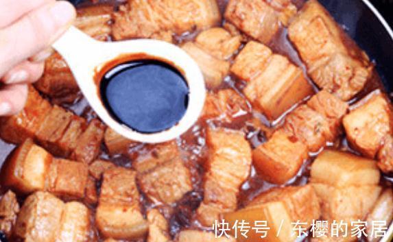 冒大泡|制作红烧肉，别再焯水了，用这种方法，红烧肉红润透亮，肥而不腻
