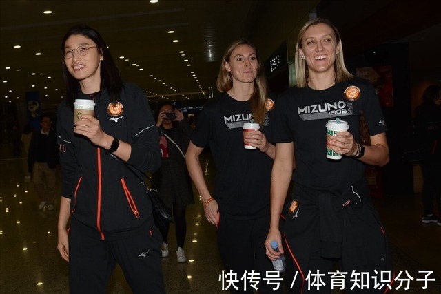瓦基弗银行|明争暗斗!美国女排奥运冠军主攻转投劲敌,博斯迎俄超重炮手相助