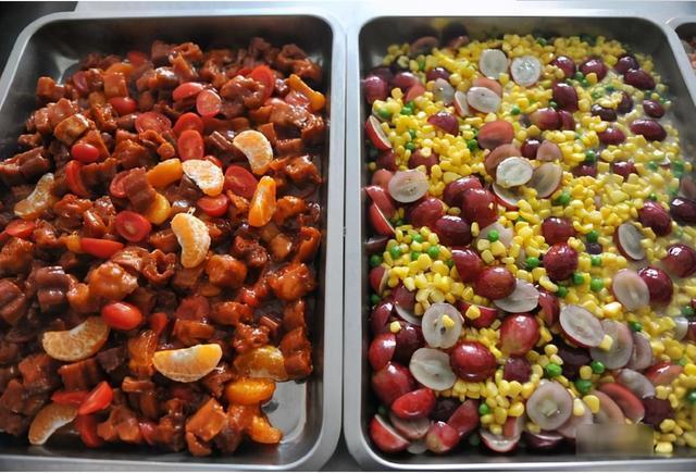 盘点大学食堂的“黑暗料理”,橙子蒸蛋都是小意思,这个才最过分