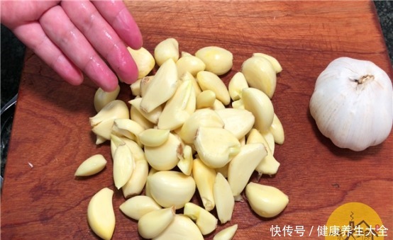 关大蒜|剥大蒜时,只要碰一碰这个部位,蒜皮马上完全脱落,太实用了!