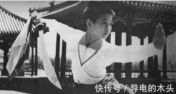 黄飞鸿系列|他8岁练武9名震武林,16岁拍电影红遍华夏,被人称为功夫皇帝!