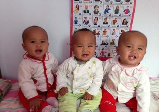 孕妈妈一胎生三个女娃娃，二胎出生后，丈夫却哭了