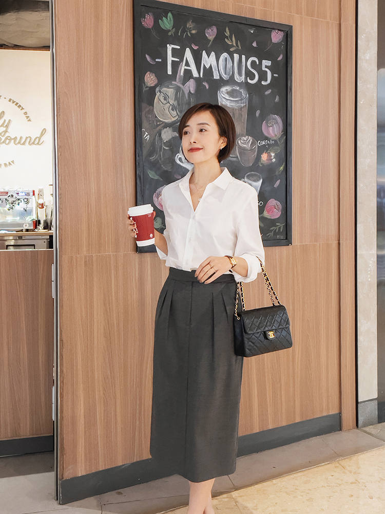 光泽感|马伊琍真是个“衬衫控”,白衬衫配印花阔腿裤简约清爽,减龄大气