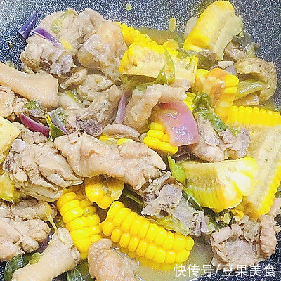 洋葱|美味不用等，玉米烧鸡块五分钟就能上桌的美食