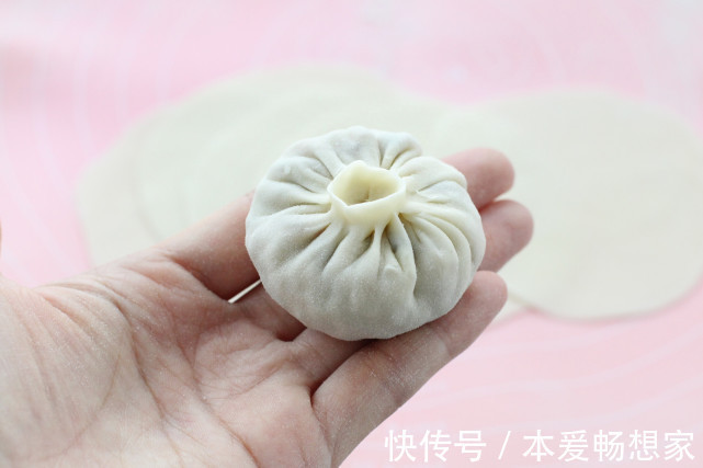包菜|懒人生煎包做法，不发面不醒面，皮薄馅大简单快手，早餐就它了！
