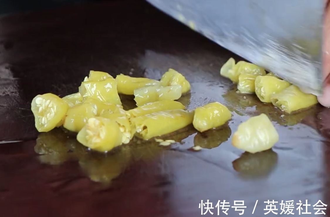 买点鱿鱼回家做美食,香辣美味,肉质Q弹,好吃到停不下来