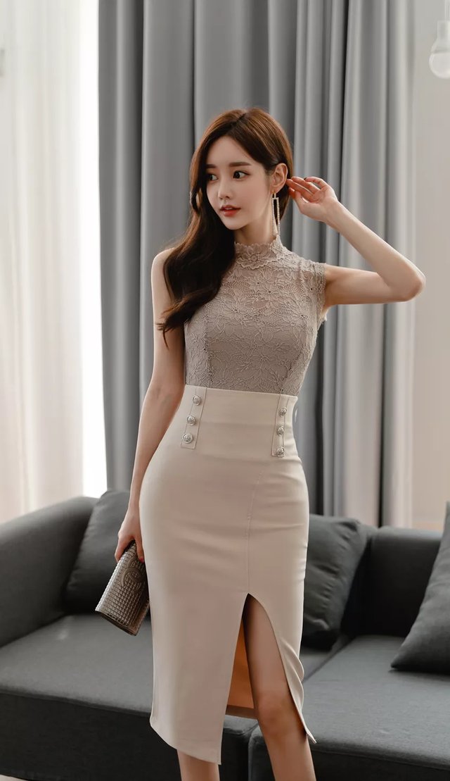 爵士|高清时尚搭配欣赏:模特孙允珠的冷爵士拿铁刺花镂空秘书衣裙