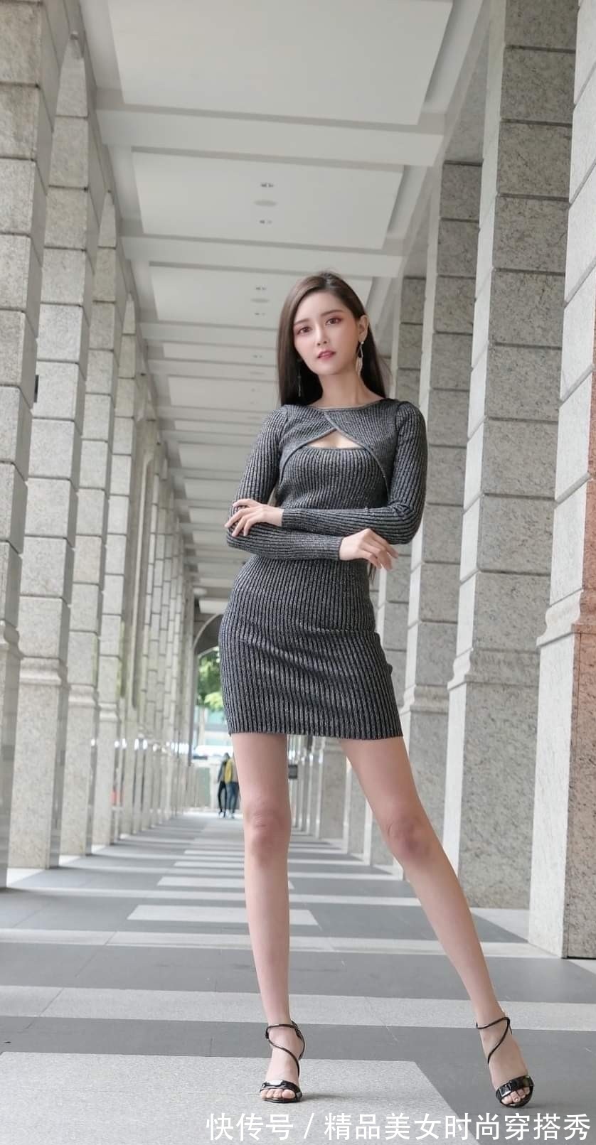 连衣裙|优雅知性的针织连衣裙,搭配一双浅色高跟鞋,十分优雅迷人