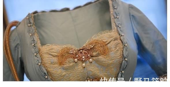 服装|黛妃穿搭为何经典?一次看懂英国皇室穿衣逻辑