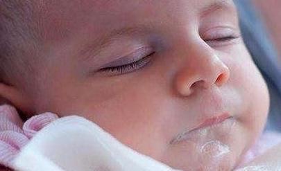 胀气|宝宝被过度喂养了,或许会发出这3个信号来提示,妈妈要及时接收