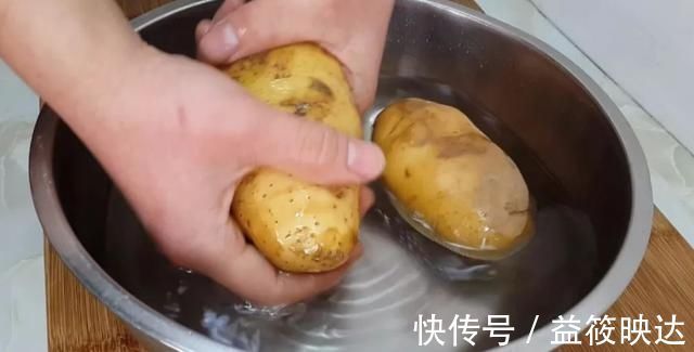 这才是土豆最过瘾的吃法,鲜香美味一口一个真好吃,做法还简单