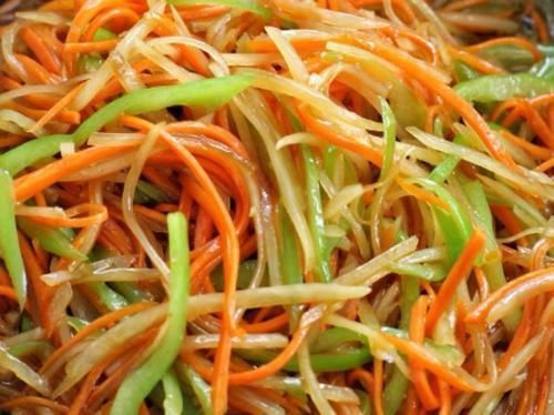 黄花菜|胡萝卜搭配一物炒着吃,既能养护脾胃,降压降糖,又能润肺养肺