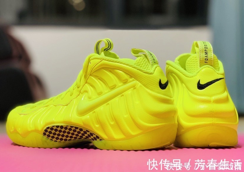 篮球鞋|尼克杨上脚的大绿色喷泡篮球鞋，没有什么比这再夺目的！