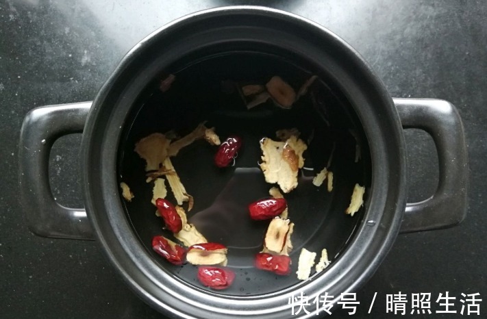 鸡蛋|红枣和它一起煮,气色越来越好了,愉快度过“痛苦”的那几天