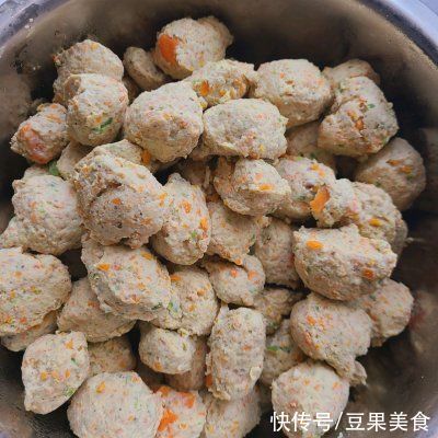 丸子|朋友一来就做鸡胸肉丸子，吃得皆大欢喜好回家
