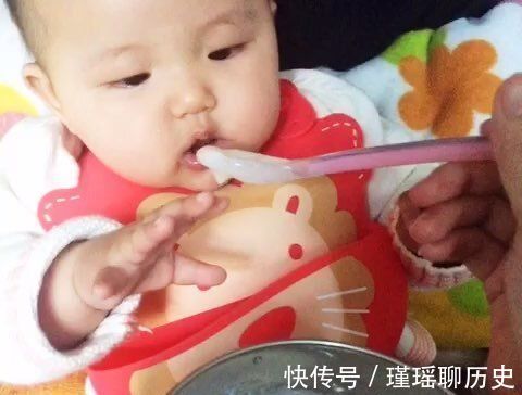 米糊米粉|3种辅食最伤娃,耽误孩子长个发育,别再给娃吃了,宝妈长点心