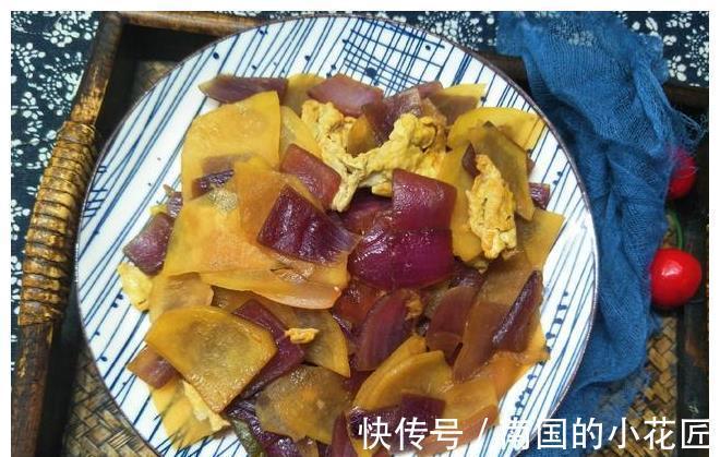 香气|秋天我最爱吃的1道菜，选用3样食材，简单烹饪5分钟，香气四溢