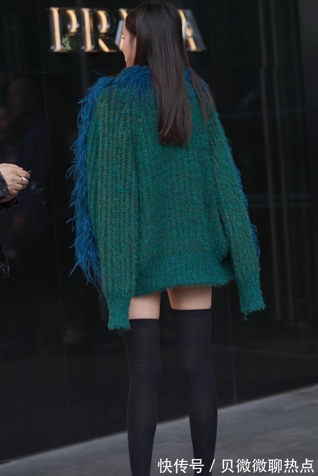 小个子 穿“无痕”瑜伽裤的美女,不装嫩不显老,简约时尚!