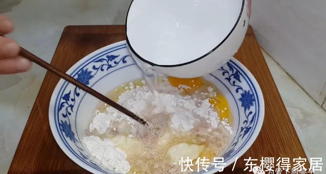 吃光|自制千层烤花卷做法,两手一捏,吃着比大鱼大肉还香,上桌全吃光