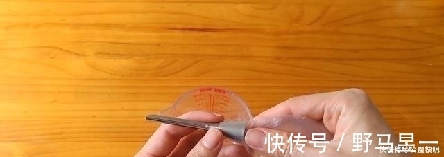 面团|一口下去就爆浆的卡士达酥皮泡芙，大气孔不塌陷的秘密都在这