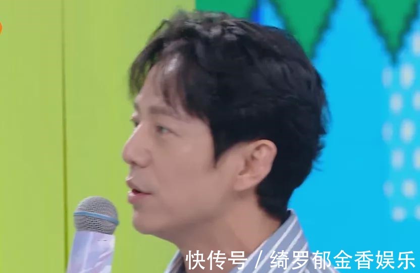 劃水|《快本》張雨綺劃水被抓包，站何炅身邊發(fā)呆，才上四期就學(xué)謝娜！