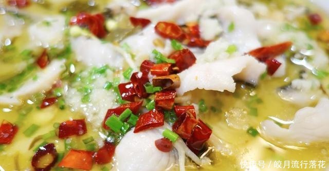 酸菜鱼要这样做,才鲜嫩,女士吃了美容美发