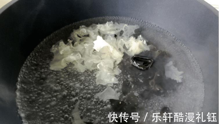 黑木耳|一道适合夏天吃的凉拌菜，酸甜开胃营养高，全家都喜欢