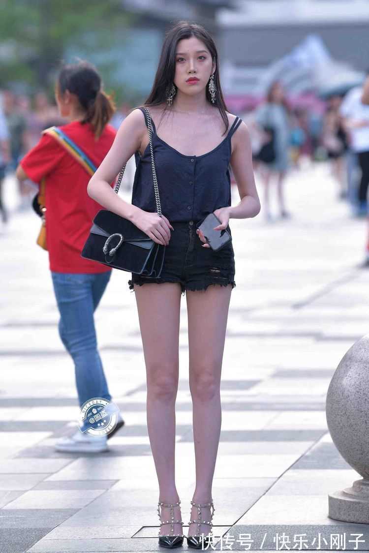 穿搭 美丽优雅的打底裤穿搭更显文雅范,衬托出一双美腿,时髦得体